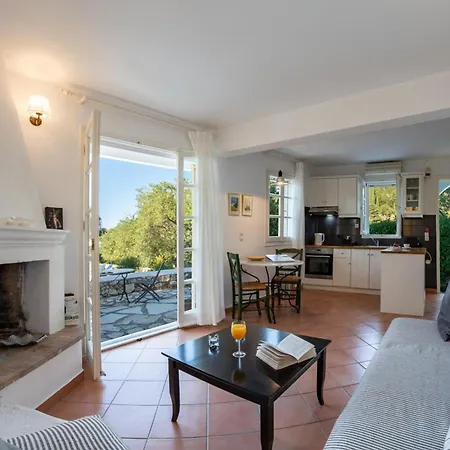 Villa Agios Nikitas Villas *