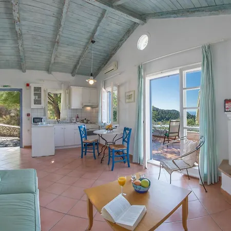 Agios Nikitas Villas アパート